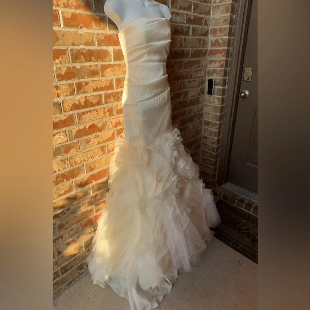 Vera Wang Kathleen Strapless Cream wedding Gown size 4 - Picture 8 of 14